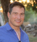 Roberto James's Instagram, Twitter & Facebook