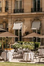 Apicius Pour Un Kiff A Environ 200 Euros Apicius 20 Rue D Artois 75008 Paris Decoration Salon Anglais Salons Anglais Sortir A Paris