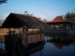 Fasilitas wisata dipantai ini juga cukup lengkap. Pantai Sigandu Batang Jawa Tengah Cocok Untuk Liburan Keluarga Garispantai