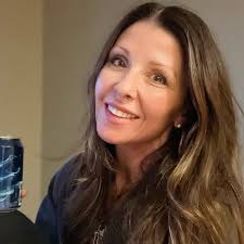 TateMcRae responds to claims she only dances during her tour and doesn't  actually sing, after videos of her dance breaks went viral: “Like, f**k me!  I'm singing this whole show! You need