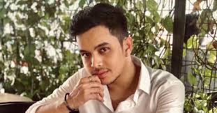 Amir Hasan's Instagram, Twitter & Facebook