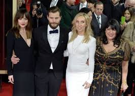 Fifty shades of grey) est une romance érotique écrite par la romancière britannique e. Box Office Premier Jour 50 Nuances De Grey Frappe Fort