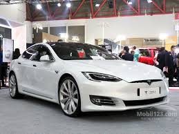 Kemunculan tesla model s sendiri sebenarnya tidaklah baru, varian 75d dan p85 telah lebih dulu mengaspal dan dijual dengan rentang harga 2 milyar rupiah. Jual Mobil Tesla Model S 2020 P100d Di Dki Jakarta Automatic Hatchback Putih Rp 2 975 000 000 7114362 Mobil123 Com