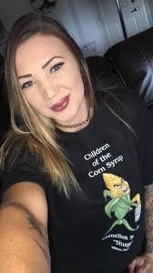 Lori Friddle's Instagram, Twitter & Facebook