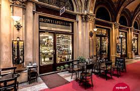 Kunst haus wien of vienna city is a literal dive into the mind of one of the best artists of the 20th century easily noticeable for its nonconformity to baroque or greek architecture, this museum/ cafe. Wien Tipp Besuche Eine Wiener Kaffeehaus Mydays Magazin