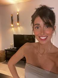 לצילום סרטון מכירה לחברת סטרטאפ דרושה פרזנטורית שאוהבת לעמוד מול מצלמה. כ-4  שעות צילום בת"א. תשלום גבוה למתאימות! חובה חשבונית.