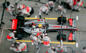 Ron meadows, directeur de l'équipe mercedes amg petronas vous explique les éléments à prendre en compte pour un arrêt. Voiture Formule 1 Mclaren Formula 1 Arret Au Stand Tilt Shift Fond D Ecran Hd Wallpaperbetter