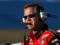 Nascar crew chiefs get bonuses and other compensation which causes their salary to rise. How Does A Nascar Track Physically Change During A Race Howstuffworks