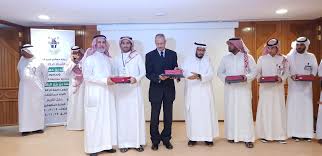 جامعة أم القرى تحتفي بتخريج طلبة الدفعة 69. ÙƒÙ„ÙŠØ© Ø§Ù„Ø¹Ù„ÙˆÙ… Ø§Ù„ØµØ­ÙŠØ© Ø¨Ø§Ù„Ù‚Ù†ÙØ°Ø© ØªÙ†Ø¸Ù… Ø­ÙÙ„ ØªÙƒØ±ÙŠÙ… Ø§Ù„Ù…ØªÙÙˆÙ‚ÙŠÙ† Ø¨Ø­Ø¶ÙˆØ± Ù…Ø¹Ø§Ù„ÙŠ Ù…Ø¯ÙŠØ± Ø§Ù„Ø¬Ø§Ù…Ø¹Ø© Ø®Ø¨Ø±