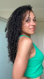 Starting 2025 with a quick and simple curly routine. I used one curl cream  for moisture and gel for hold. I styled my hair with my fingers using the  rake and shake