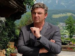 Nach heftiger kritik an der kampagne alles dicht machen wollte der schauspieler eigentlich bei der gegenaktion alle mal. Der Bergdoktor Keine Frau Ist Fur Martin Gruber Gut Genug Liebenswert Magazin