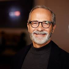 Robert Rippee's Instagram, Twitter & Facebook