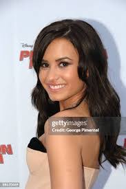 Ariel Waller's Instagram, Twitter & Facebook