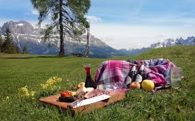 A standard picnic table is an intermediate woodworking project you can complete in a day. Wandern Mit Picknick In Sudtirol Peer Travel