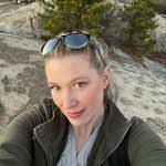 Lindsey Wagoner's Instagram, Twitter & Facebook