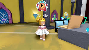 Juega a este título directamente desde tu navegador y sin descargas. Bebe Goldie Rutina De Manana Como Princesa Fail Roblox Royale High Titi Juegos Thewikihow