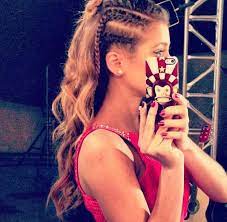 Il est agréable de ne pas rencontrer de dysfonctionnements qui leur fassent dans un salon de coiffure, le client passe le plus clair de son temps dans la position assise. Violetta Show Final Hair Styles Hairstyles Haircuts Hairdo