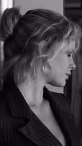 Kim Basinger and Mickey Rourke in 9 1/2 Weeks (1986) 🎬🎶