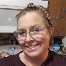 What are the best local places to eat in the area?