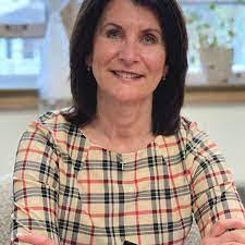 Debra Ostrowski's Instagram, Twitter & Facebook