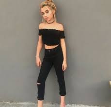 She is the only daughter of famous drummer father, travis barker and previous miss usa mother, shanna moakler, was born with a silver spoon in her mouth. Alabama Barker Height Weight Age Boyfriend Bio Family Facts