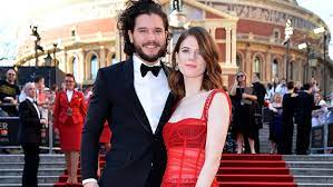 Late night with seth meyers / via youtube.com. Kit Harington Und Rose Leslie Dieser Monch Soll Das Game Of Thrones Paar Vermahlen