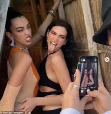 She ultimately signed with ben mawson of tap management and began working on the album that year, to eventually get signed to warner bros. Dua Lipa Shows Her Playful Side In A Series Of Throwback Vacation Snaps Duk News
