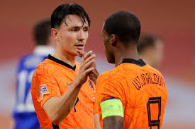 ˈsteːvə(n) ˈbɛrxœys, born 19 december 1991) is a dutch professional footballer who plays as a winger for feyenoord and the netherlands national team. Doelpuntloze Berghuis Belangrijk In De Basis Nu Nog Een Kwestie Van Afronden Nederlands Voetbal Ad Nl