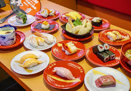 在日本有將近500家分店的壽司郎 在台灣也維持一慣的日式風格 座位採用6人座間格方式 座位最內側則是壽司的迴轉道 底部是一群忙碌壽司師傅們. é«˜é›„ å£½å¸éƒŽ é«˜é›„å¤¢æ™‚ä»£åº— æ¡å£½å¸ä¸€ç›¤40å…ƒèµ·é£Ÿæè¶…æ–°é®® è©³ç´°èœå–®å'Œ5ç¨®å£½å¸å¿…åƒæŽ¨è–¦ Appè¨‚ä½å…æŽ'éšŠ ç¾Žé£Ÿå¥½èŠƒå‹