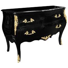 Comparer 91 offres commode baroque réparties dans 8 catégories telles que commode et chiffonnier, boite de rangement et panier, bougies et bougeoirs, chevet et meuble console de salon. Commode Baroque De Style Louis Xv Noire 2 Tiroirs Et Bronzes Dores Commode Baroque Style Louis Xv Baroque