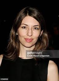 Alyson Thomson's Instagram, Twitter & Facebook