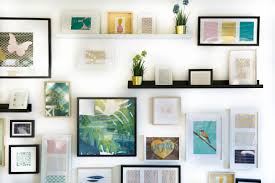 Si, perchè le mensole completano un quadro già esteticamente valido, donando quel tocco in più che assume un valore intrinseco assai forte. Fai Da Te 7 Idee Per Decorare Le Pareti Di Casa La Gatta Sul Tetto