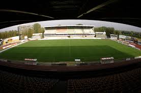 De capaciteit bedraagt, na de huidige fase van de verbouwingswerken, 12.414 plaatsen. Molecule Wordt Hoofdsponsor Van Zulte Waregem Foto Hln Be