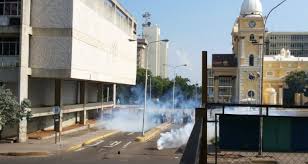 Calle carabobo de el saladillo relieve el estado zulia abarca unos 63.100 km², incluyendo tierra firme y el lago de maracaibo y parte del golfo de venezuela, lo que representa aproximadamente el 6,90% de todo el territorio venezolano, siendo la cuarta entidad de mayor superficie en venezuela, luego de los estados bolívar , amazonas y guárico. Enfrentamientos En Torres Del Saladillo Y Delicias En Maracaibo Fotos Video Que Pasa