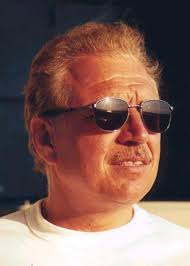 Richard Gabrielle attendait un ascenseur express lorsque soudain une  explosion l'a projeté contre le mur. Lui brisant les deux jambes et le  maintenant cloué au sol par une dalle qui lui est