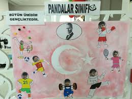 19 Mayis Ataturk U Anma Genclik Ve Spor Bayrami Icin Cocuklarimla Etkinlik Yaptik Beyaz Fon Kartonu Uzerine Once Ay Ve Yildizi Yapist Pandalar Genclik Kaleler