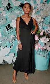 Tiffany Co 2018 Spring Campaign Believe In Dreams Yara Shahidi In Prada Attends The Tiffany Co Paper Flowers Event And Believe In Dreams Campaign L Celebrity Dresses Evening Dresses Prom V Neck Prom Dresses