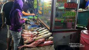 Pertama pasar tradisional karena di sana. Aneka Kuliner Lezat Di Pasar Malam Kampung Solor Kupang