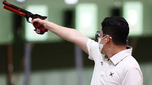 땀이 줄줄 흐르는 실내사격장 무더위를 극복하는 게 변수로 떠올랐습니다. Haj Encjaofftm