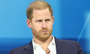 Harry tố chủ tịch tổ chức từ thiện 'nói dối trắng trợn'