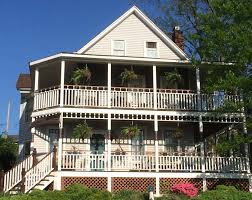 In architecture, chinese chippendale refers to a specific kind of railing or balustrade that was inspired by the chinese chippendale designs of cabinetmaker thomas chippendale. The Pros And Cons Of Famous Deck Railing Styles S L Spindles
