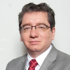 Atrapado por la indigencia y el coronavirus, un hombre vivió tres meses en  el aeropuerto de LA