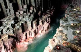 Resultado de imagen para Cueva Fingal, Escocia.
