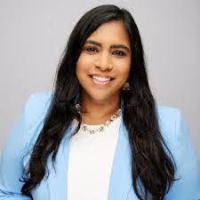 Lori Clapp's Instagram, Twitter & Facebook