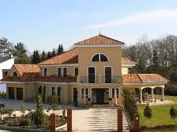Mediterranes Haus Grosse Mediterrane Villa Mit Zwei Flugeln Grossem Beeindruckendem Turm Im Eingangsbereich Und Schonen Pf Mediterranes Haus Haus Toskana Haus