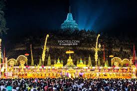 Buddhist monks release a floating lantern during the waisak festival at borobudur temple in magelang, central java, indonesia on may 6, 2012. 5 Hal Yang Bisa Kita Lihat Dan Lakukan Saat Waisak Di Borobudur