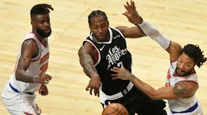 Kawhi leonard uses one hand to play!! La Clippers Star Kawhi Leonard Playing Despite Left Hand Issue Vows To Keep Fighting Through It Abc7 Los Angeles