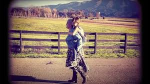 (cnn) pink and her daughter willow sage hart performed together sunday's billboard music awards, where the singer also picked up. Watch Pink And Her Daughter S New Music Video For Their Duet Cover Me In Sunshine Gma