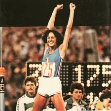 Sara simeoni is an italian former high jumper, who won a gold medal at the 1980 summer olympics and twice set a world record in the women's. Atletica Italiana A Twitter 19aprile Buon Compleanno Sara Simeoni Leggenda E Icona Dell Atletica Italiana Il Prossimo 4agosto Sara Il 40esimo Anniversario Del Suo Indimenticabile Record Del Mondo Di Salto In Alto 2 01