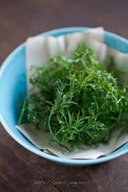 人参の葉の素揚げと Aと ちょっとした小物 ゆりり亭 料理もお酒も無手勝流